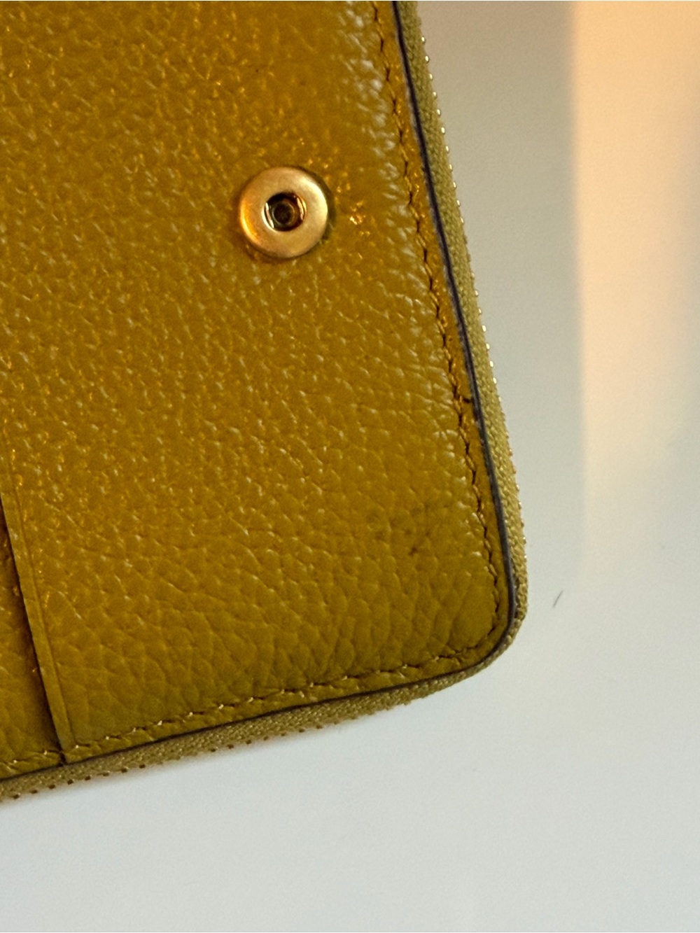Tory Burch Green Pebbled Leather Zip Wallet - Picture 7 of 8